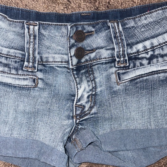 ✨ Bubblegum Y2K Denim Shorts | Size 7/8 | Rolled Cuff Summer Jean Shorts ✨ - Picture 6 of 8